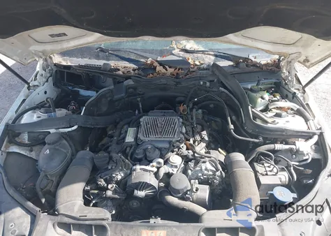 2011 Mercedes-Benz C 300 Sport 4Matic z USA, uszkodzony, nr VIN WDDGF8BB3BR176930